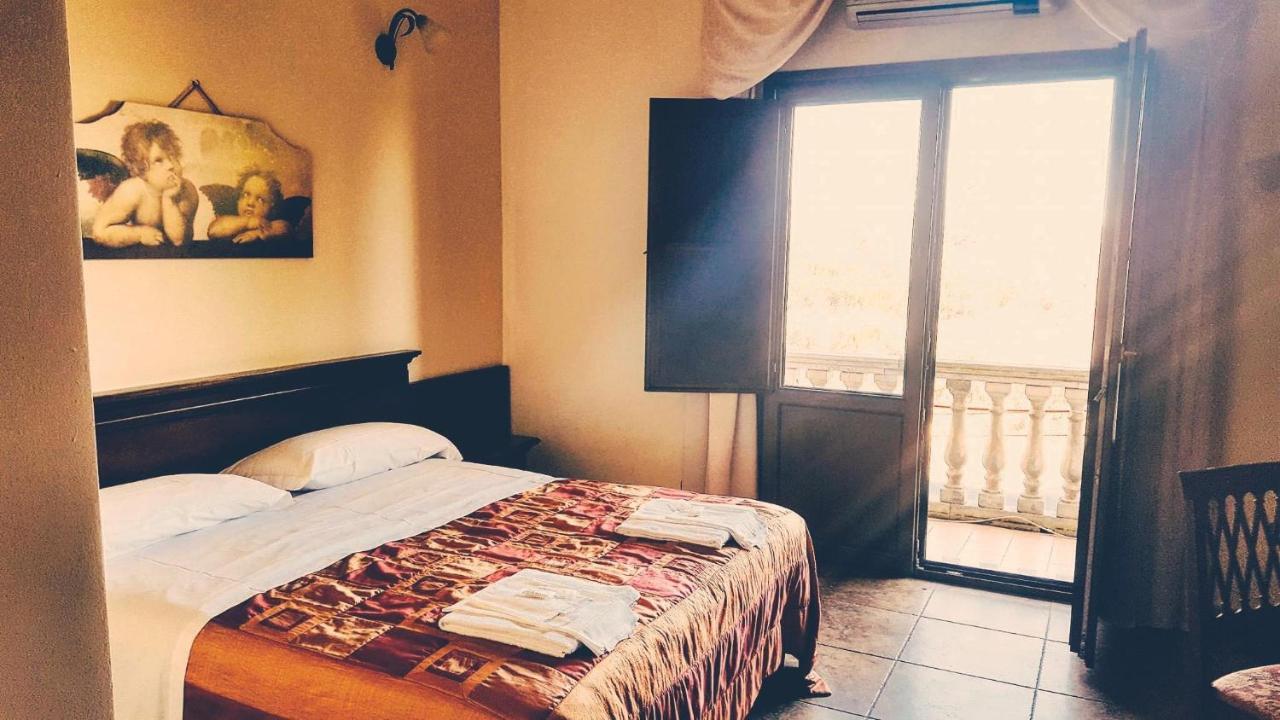 Hotel La Fontanella แซร์รา ซาน บรูโน ภายนอก รูปภาพ